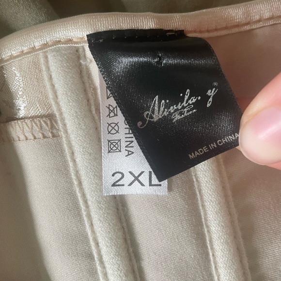 GORGEOUS CREAM PATTERNED CORSET - Picture 5 of 5